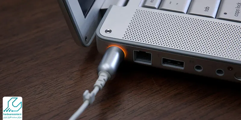 خاموش شدن لپ تاپ هنگام اتصال شارژر چیست؟